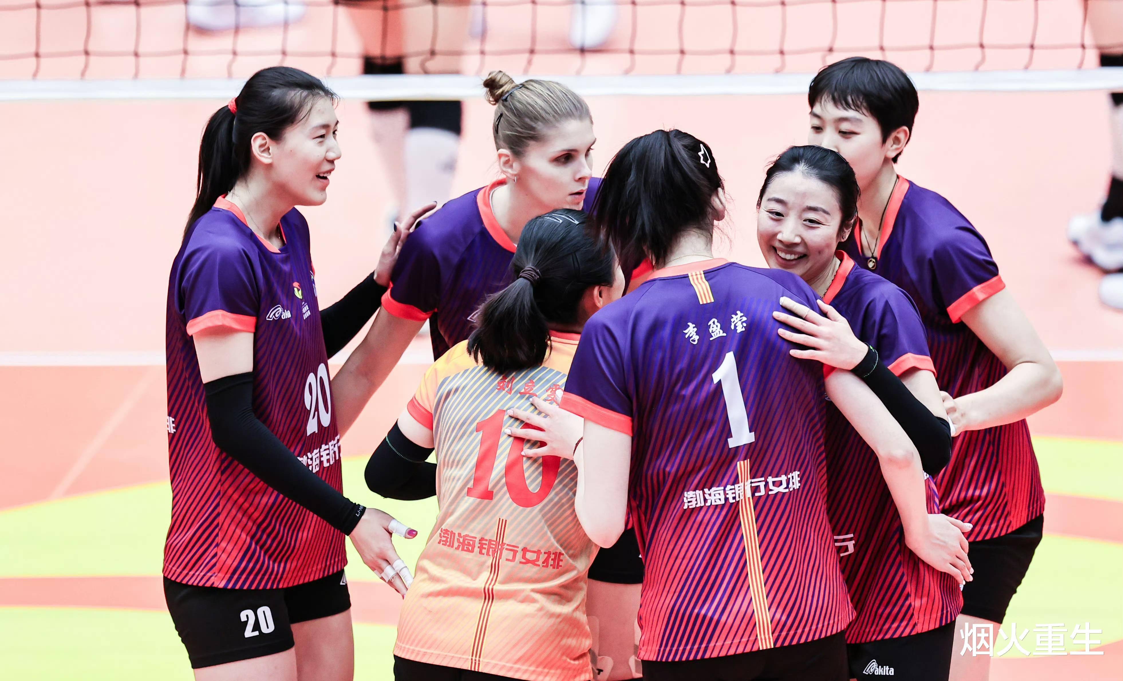  排球公开赛掀起高潮，辽东雷豹队逆转祁连雄狮队，高压逼抢奏功——冲刺阶段不容有失