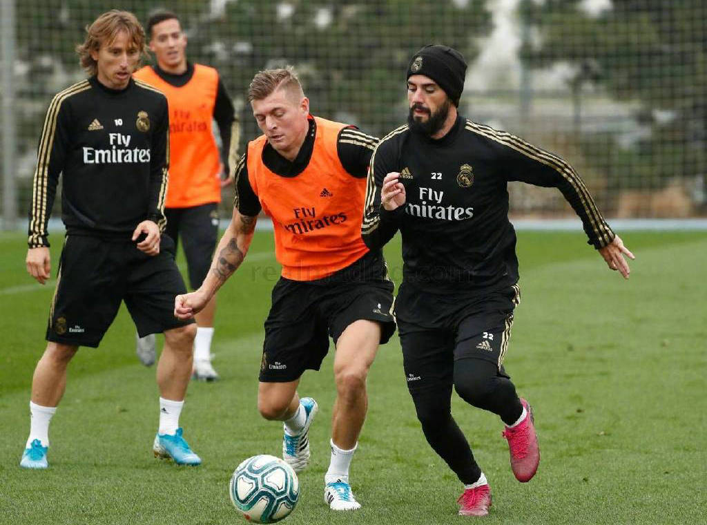 清晨全明星赛焦点战，达拉斯独行侠内部沟通，赛场秩序良好，更衣室氛围转暖的简单介绍