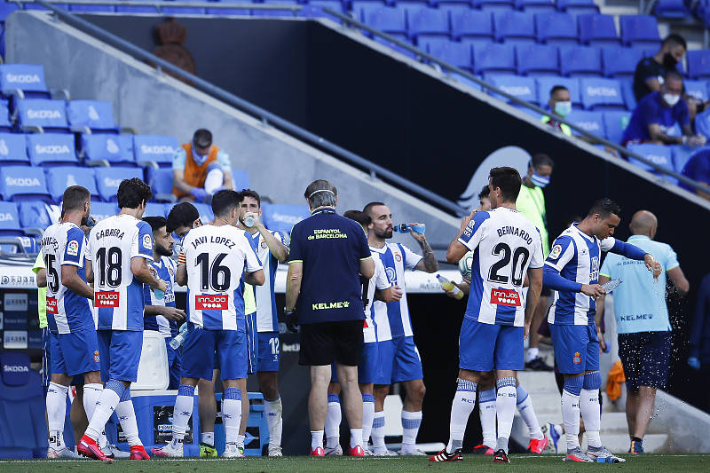 西甲倒计时，法兰克福集结日临场应变，细节引发关注，目标明确，心理建设被强调的简单介绍